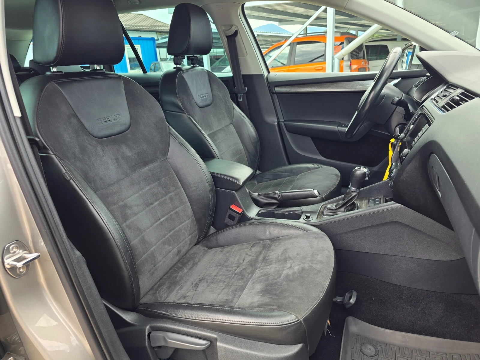 Skoda Octavia 2.0DSG SCOUT ! ! РЕАЛНИ КИЛОМЕТРИ ЕВРО 6, снимка 10 - Автомобили и джипове - 55256102