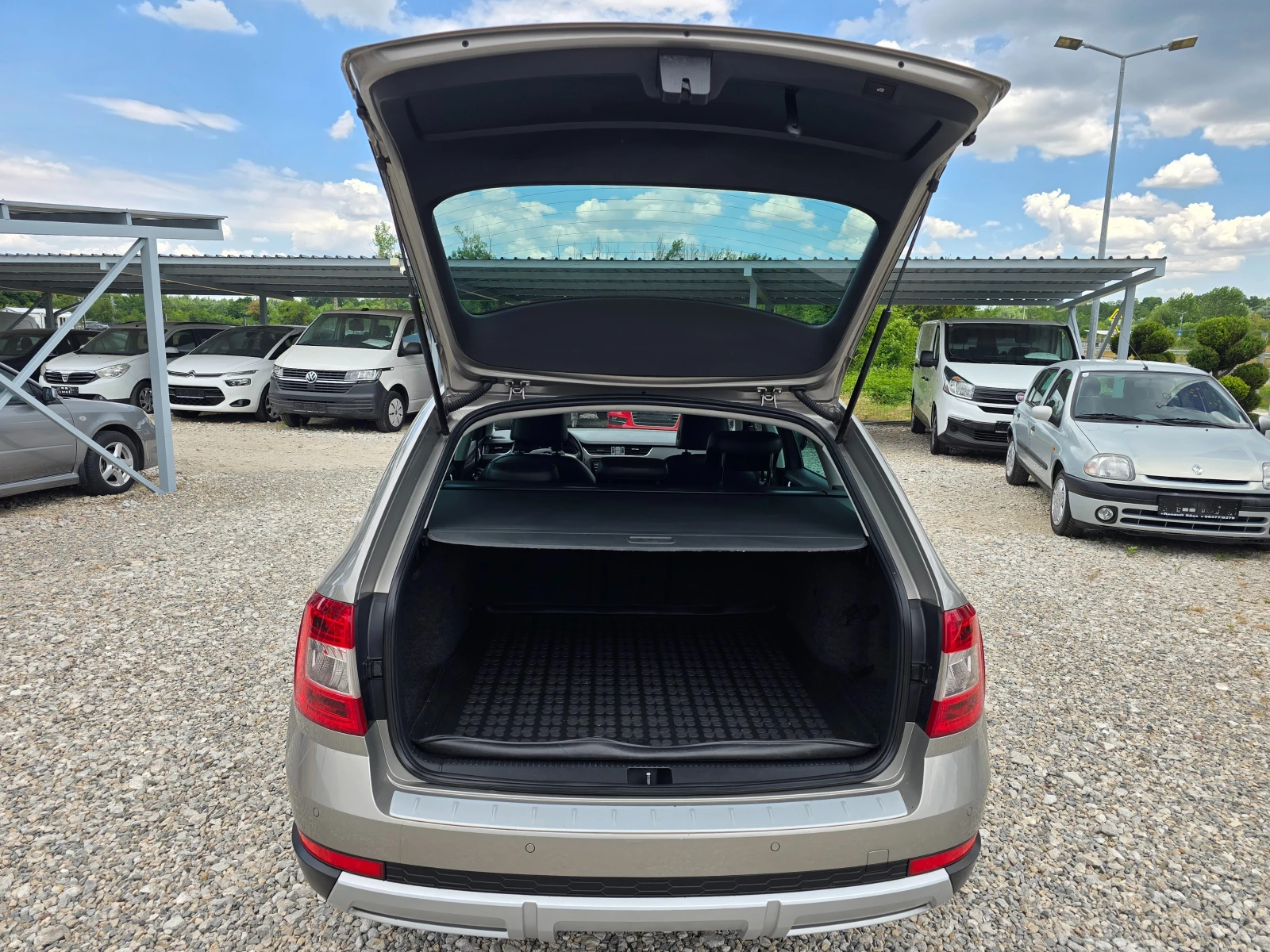 Skoda Octavia 2.0DSG SCOUT ! ! РЕАЛНИ КИЛОМЕТРИ ЕВРО 6, снимка 15 - Автомобили и джипове - 55256102