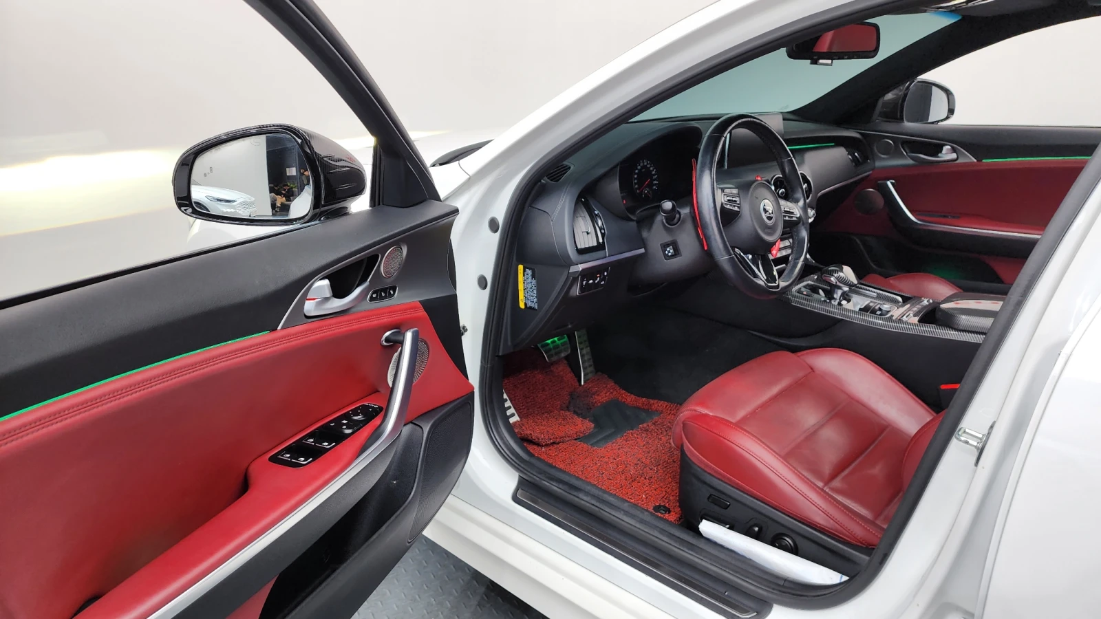 Kia Stinger 2.0* BLIND SPOT* HUD* ЕЛ. БАГАЖНИК* 360* КРАЙНА ЦЕ, снимка 10 - Автомобили и джипове - 55336560