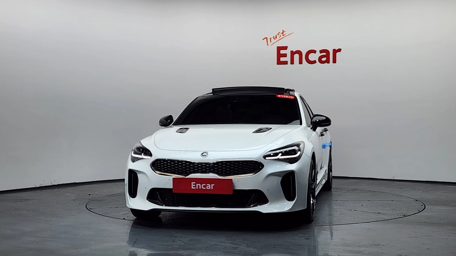 Kia Stinger 2.0* BLIND SPOT* HUD* ЕЛ. БАГАЖНИК* 360* КРАЙНА ЦЕ, снимка 3 - Автомобили и джипове - 55336560