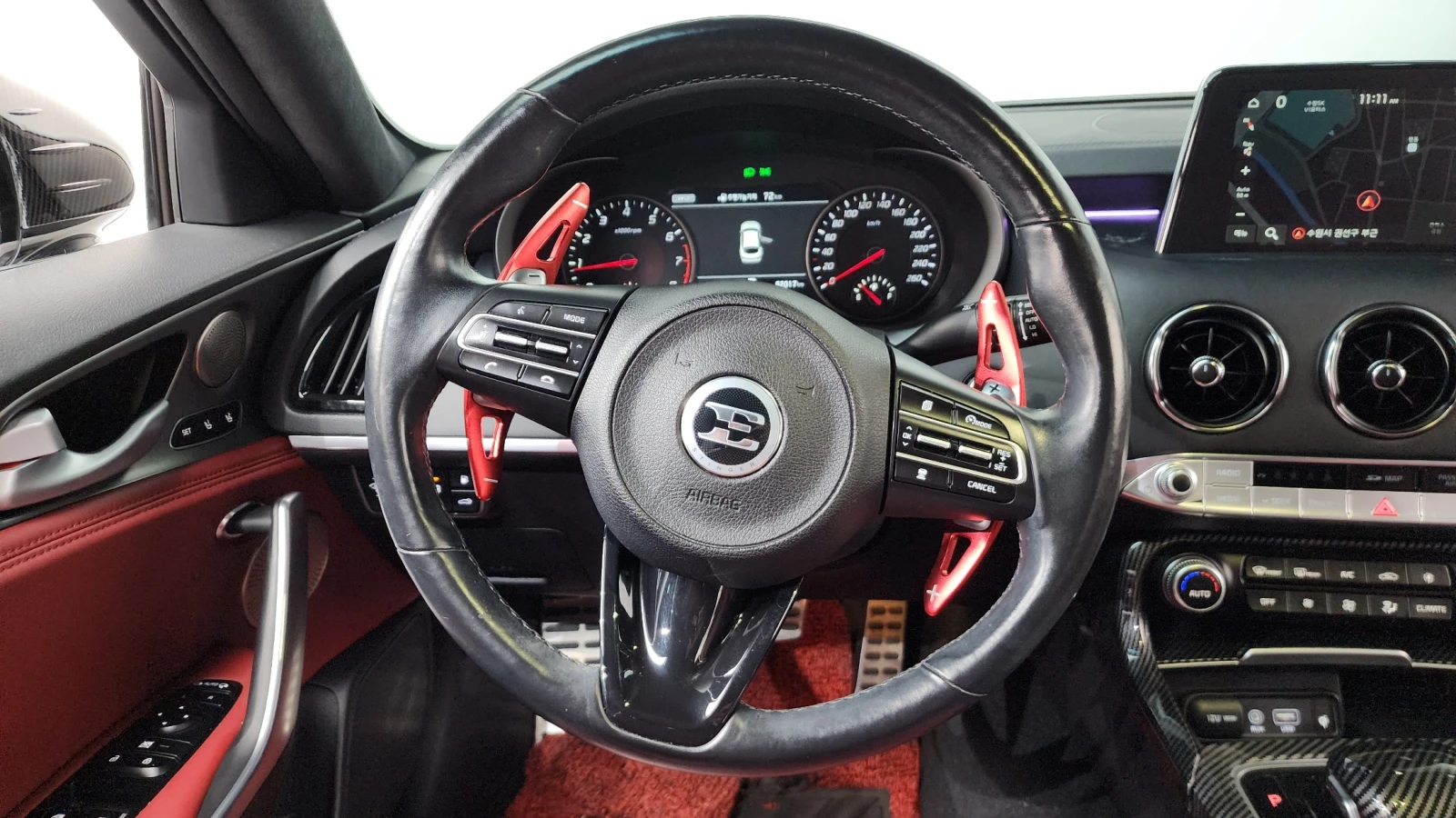 Kia Stinger 2.0* BLIND SPOT* HUD* ЕЛ. БАГАЖНИК* 360* КРАЙНА ЦЕ, снимка 13 - Автомобили и джипове - 55336560