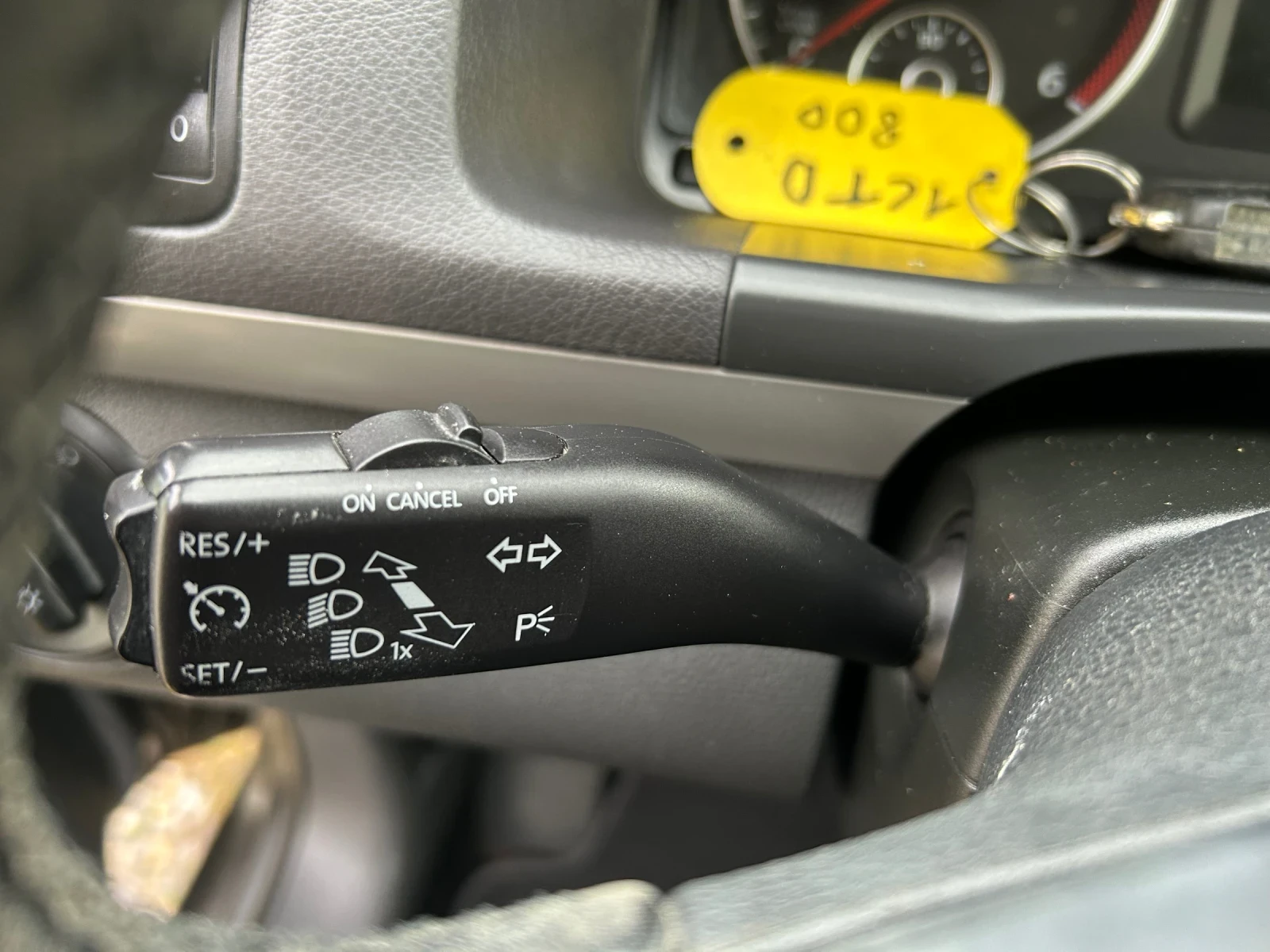 VW Touran 1.6 TDI, Navi, снимка 16 - Автомобили и джипове - 55774012