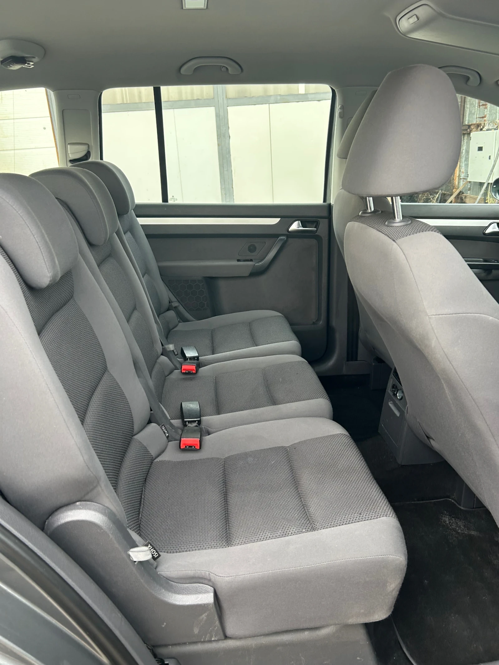 VW Touran 1.6 TDI, Navi, снимка 8 - Автомобили и джипове - 55774012