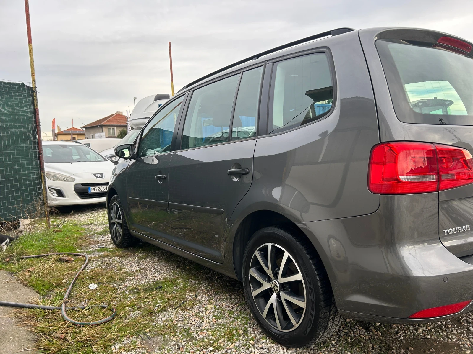 VW Touran 1.6 TDI, Navi, снимка 7 - Автомобили и джипове - 55774012