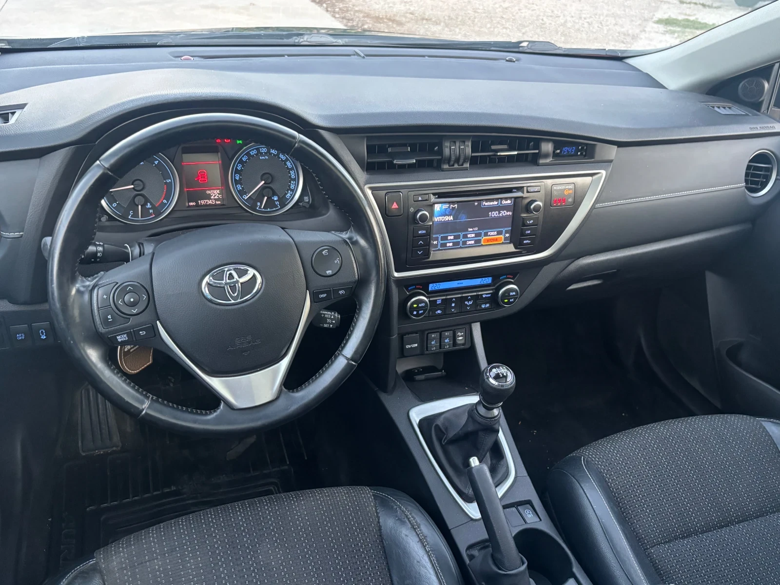 Toyota Auris 2.0D4D KEYLESS & PANORAMA, снимка 8 - Автомобили и джипове - 55944127