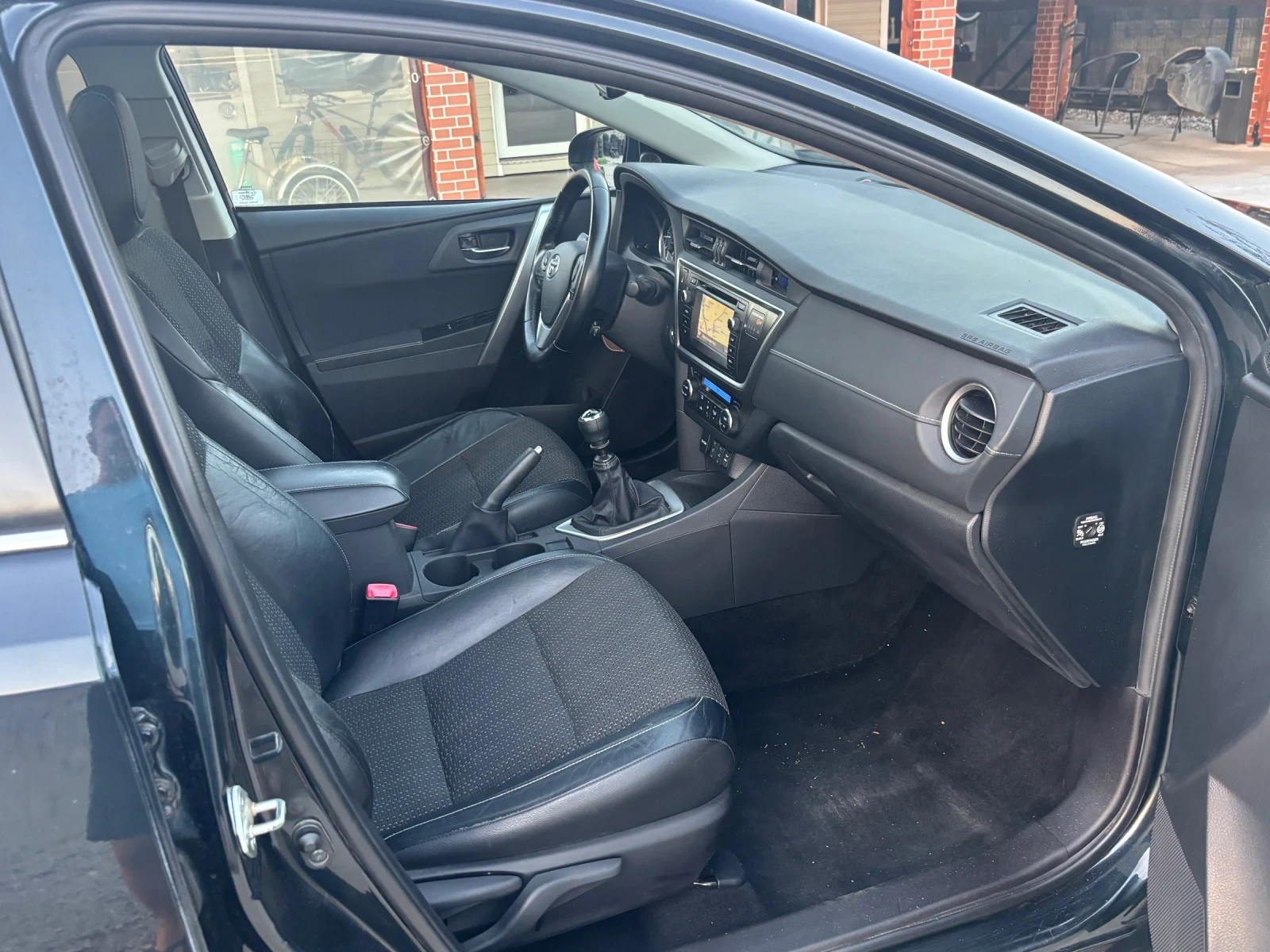 Toyota Auris 2.0D4D KEYLESS & PANORAMA, снимка 11 - Автомобили и джипове - 55944127