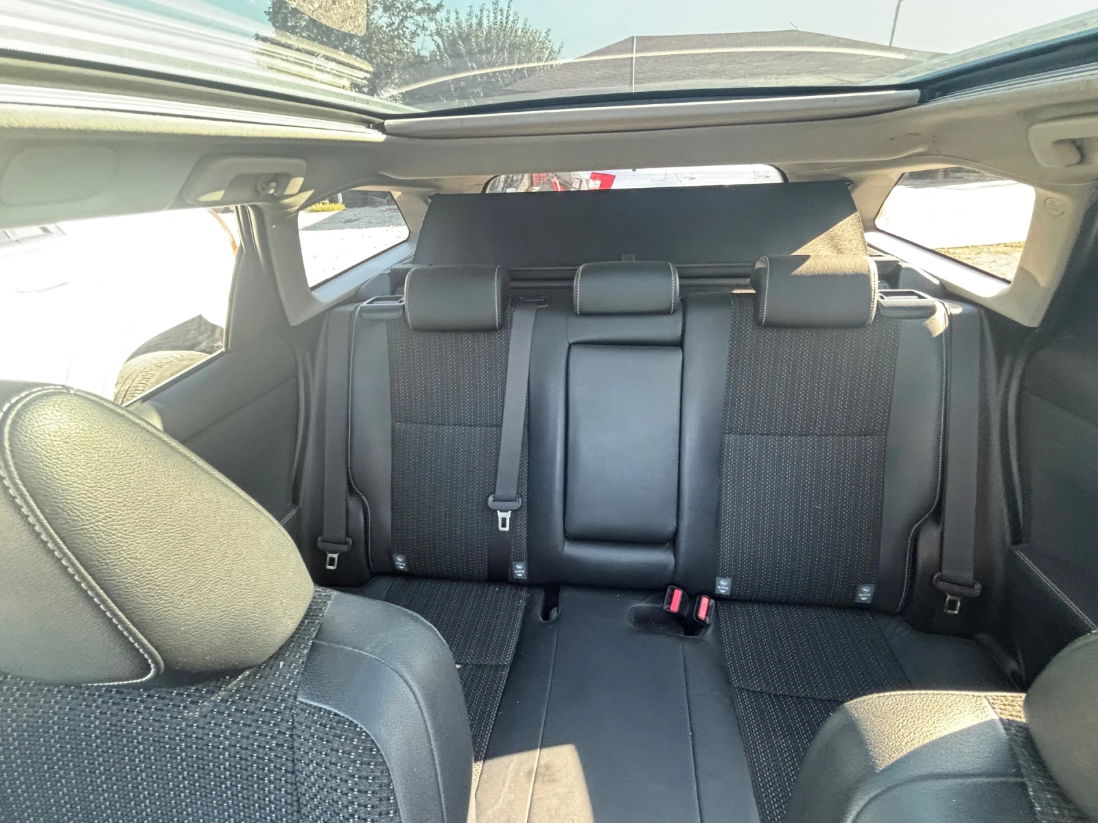 Toyota Auris 2.0D4D KEYLESS & PANORAMA, снимка 17 - Автомобили и джипове - 55944127