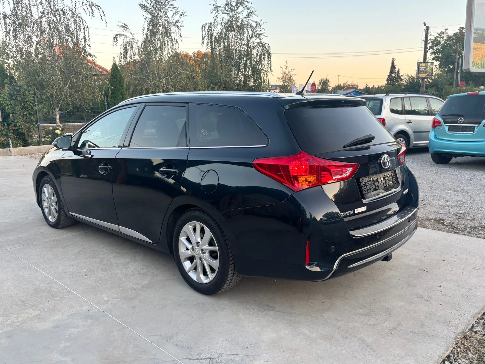 Toyota Auris 2.0D4D KEYLESS & PANORAMA, снимка 6 - Автомобили и джипове - 55944127