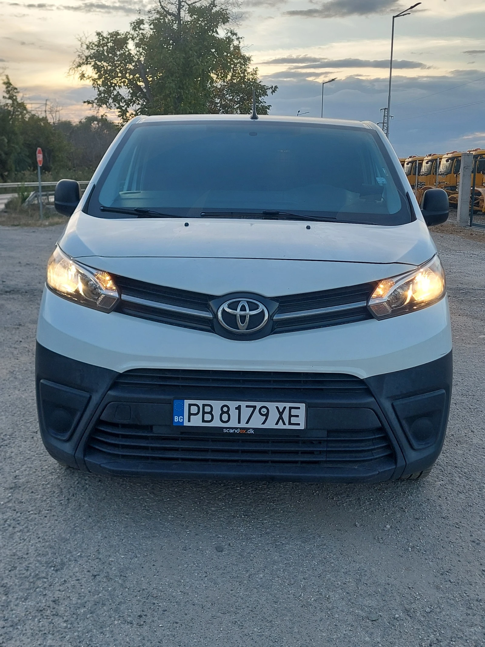 Toyota Proace City 2.0D-4D, снимка 2 - Автомобили и джипове - 56723188