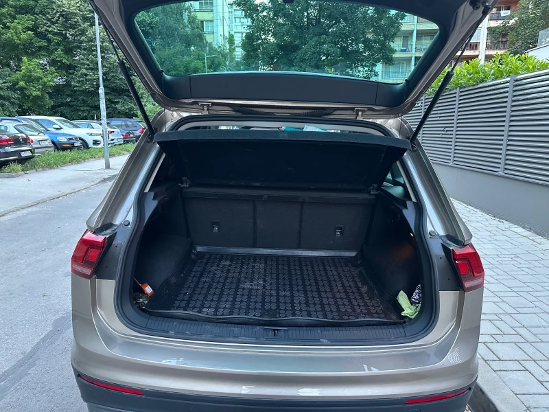 VW Tiguan, снимка 10 - Автомобили и джипове - 52284872