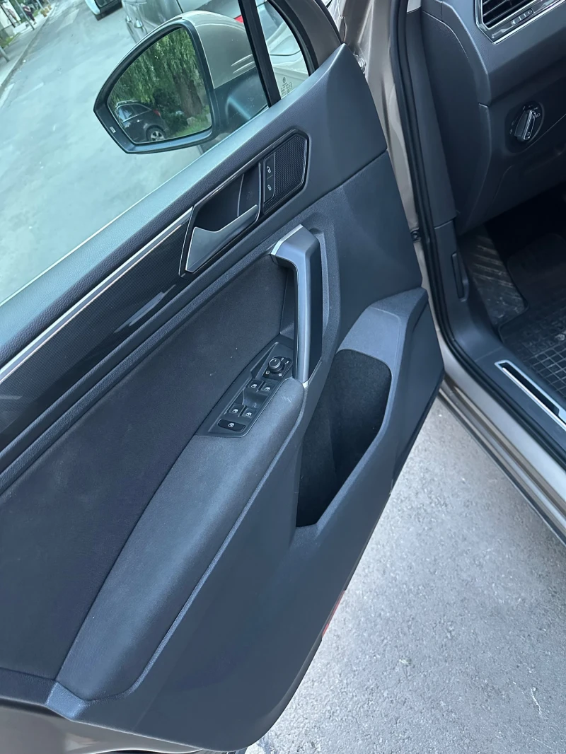 VW Tiguan, снимка 13 - Автомобили и джипове - 52284872