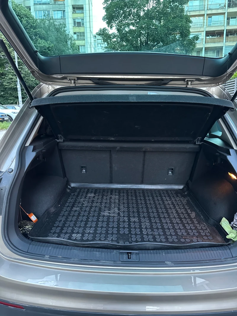 VW Tiguan, снимка 11 - Автомобили и джипове - 52284872