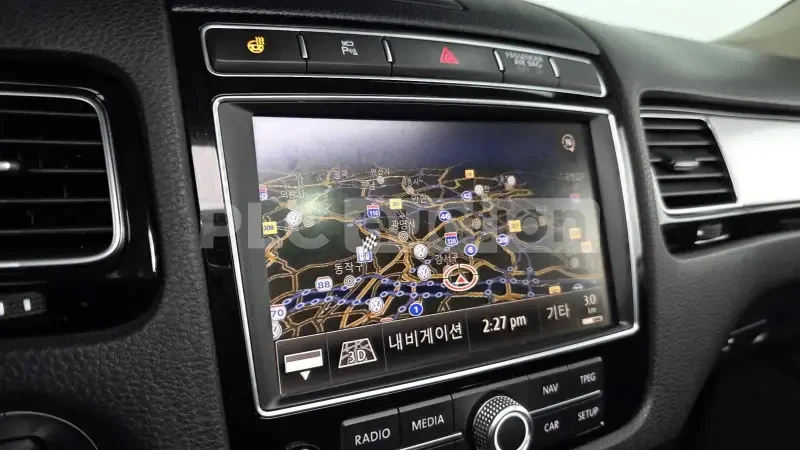 VW Touareg 3.0 TDI 4MOTION, снимка 9 - Автомобили и джипове - 54229534