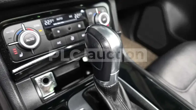 VW Touareg 3.0 TDI 4MOTION, снимка 13 - Автомобили и джипове - 54229534