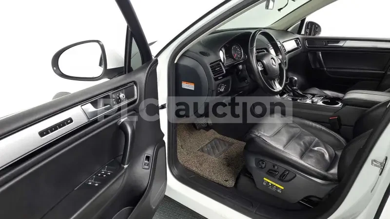 VW Touareg 3.0 TDI 4MOTION, снимка 11 - Автомобили и джипове - 54229534