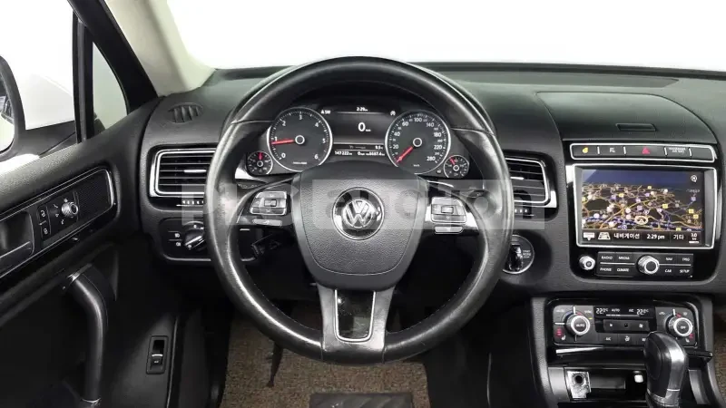 VW Touareg 3.0 TDI 4MOTION, снимка 10 - Автомобили и джипове - 54229534