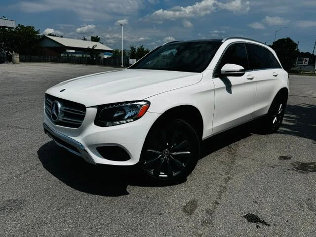 Mercedes-Benz GLC 300 4MATIC * Подгрев * Пано * Камера * Clean Carfax, снимка 2 - Автомобили и джипове - 55987901