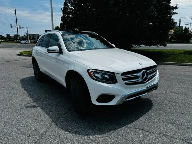 Mercedes-Benz GLC 300 4MATIC * Подгрев * Пано * Камера * Clean Carfax, снимка 3 - Автомобили и джипове - 55987901