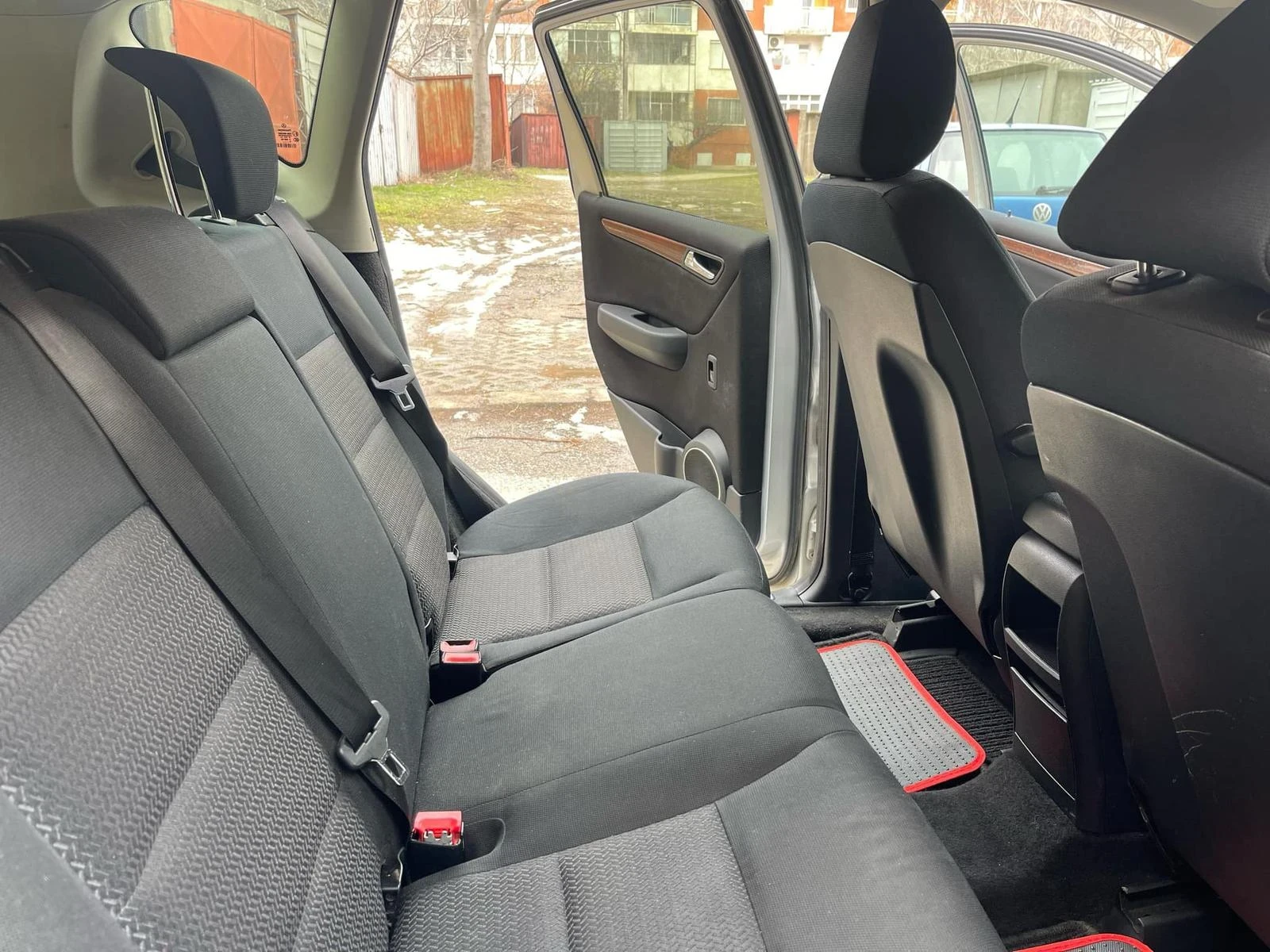 Hyundai IX35 2.0 CRDI, снимка 16 - Автомобили и джипове - 54807739