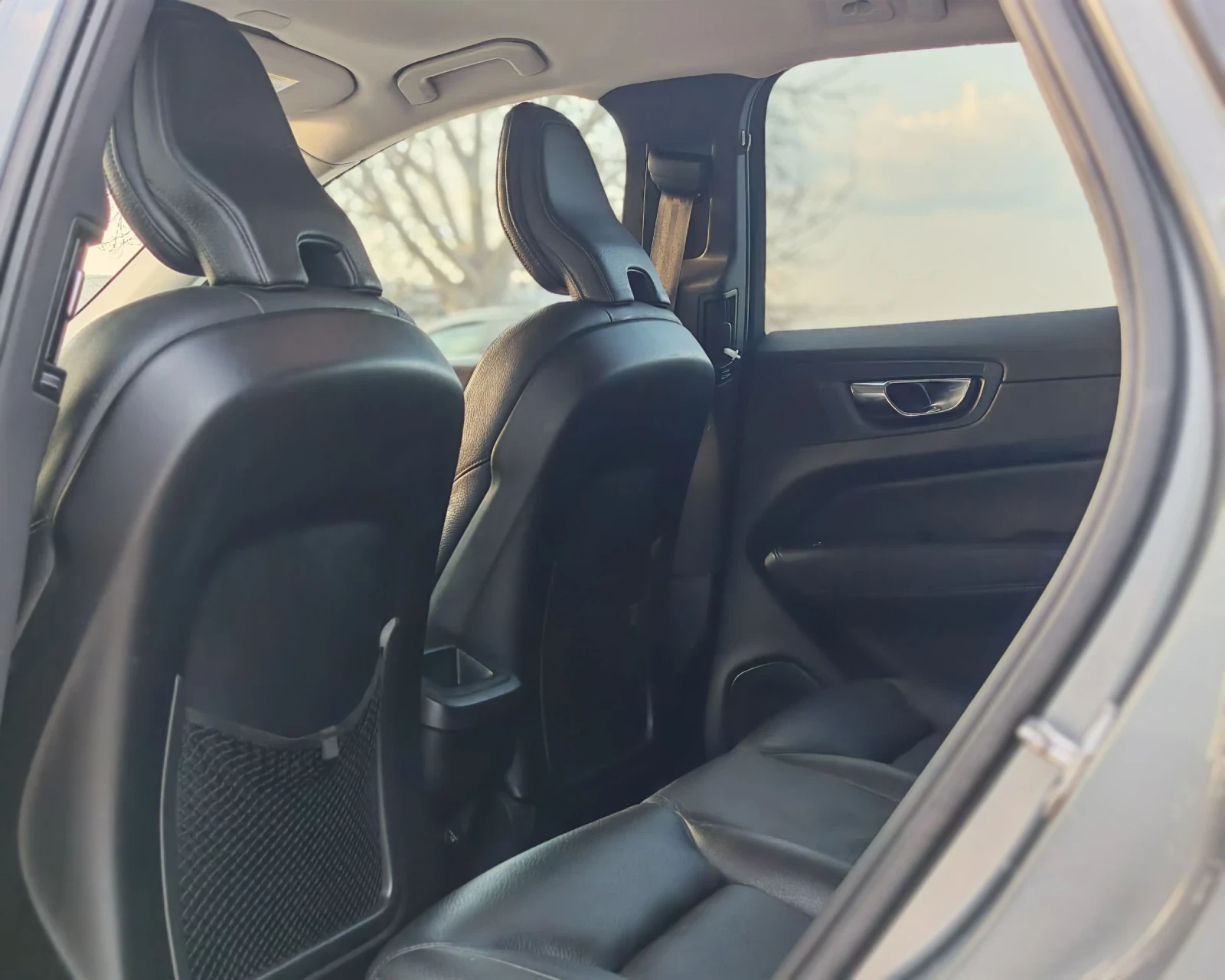 Volvo XC60 2.0 ДИЗЕЛ 190 К.С. INSCRIPTION! СЕРВИЗНА! НОВА!, снимка 13 - Автомобили и джипове - 53735320