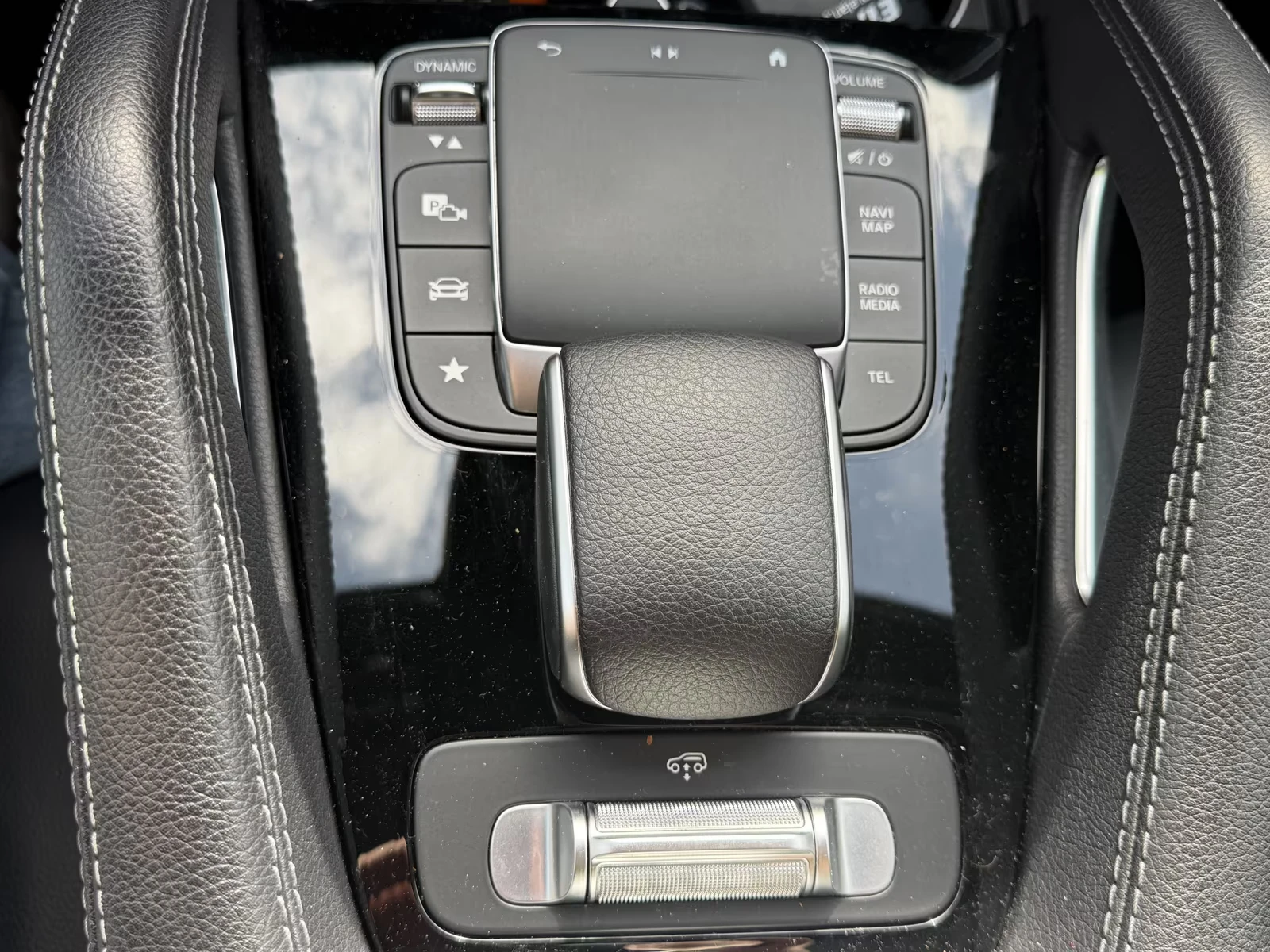 Mercedes-Benz GLE 350 e/PHEV/320HP/AMG/DISTR/360/NAVI/219h, снимка 13 - Автомобили и джипове - 54511045