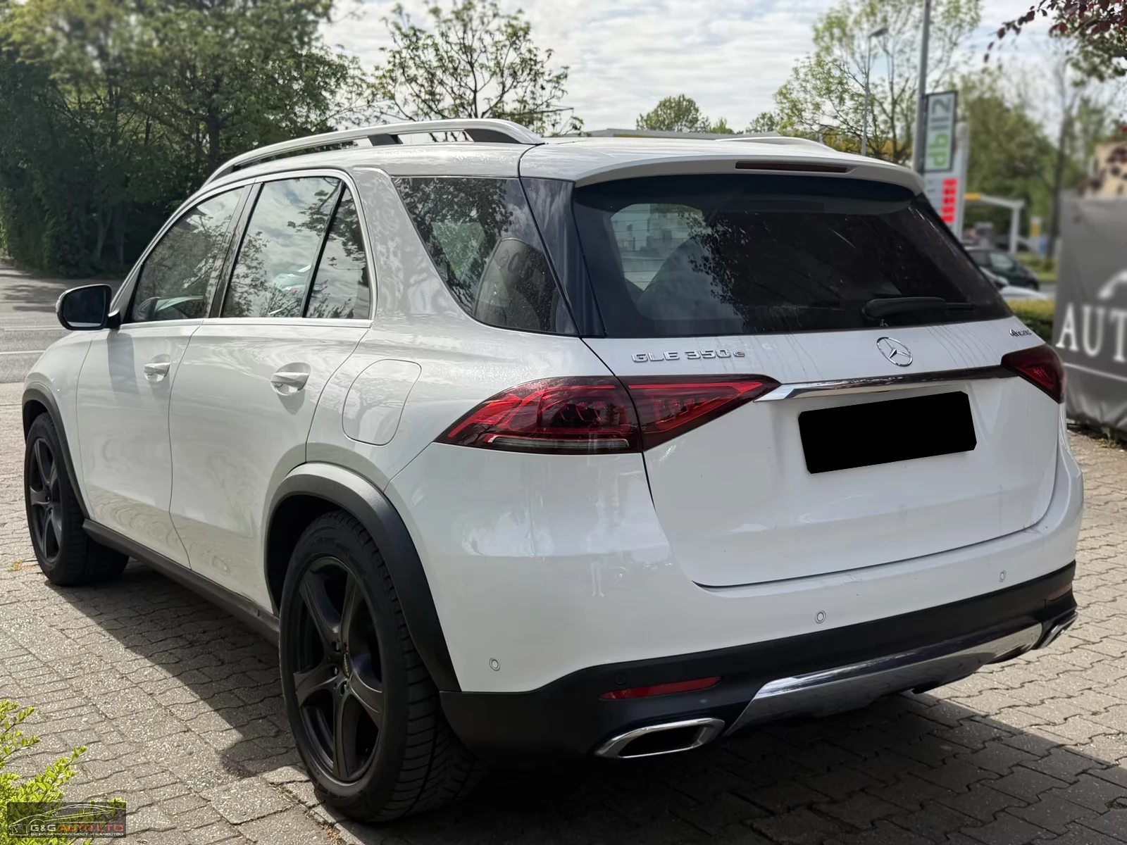Mercedes-Benz GLE 350 e/PHEV/320HP/AMG/DISTR/360/NAVI/219h, снимка 4 - Автомобили и джипове - 54511045