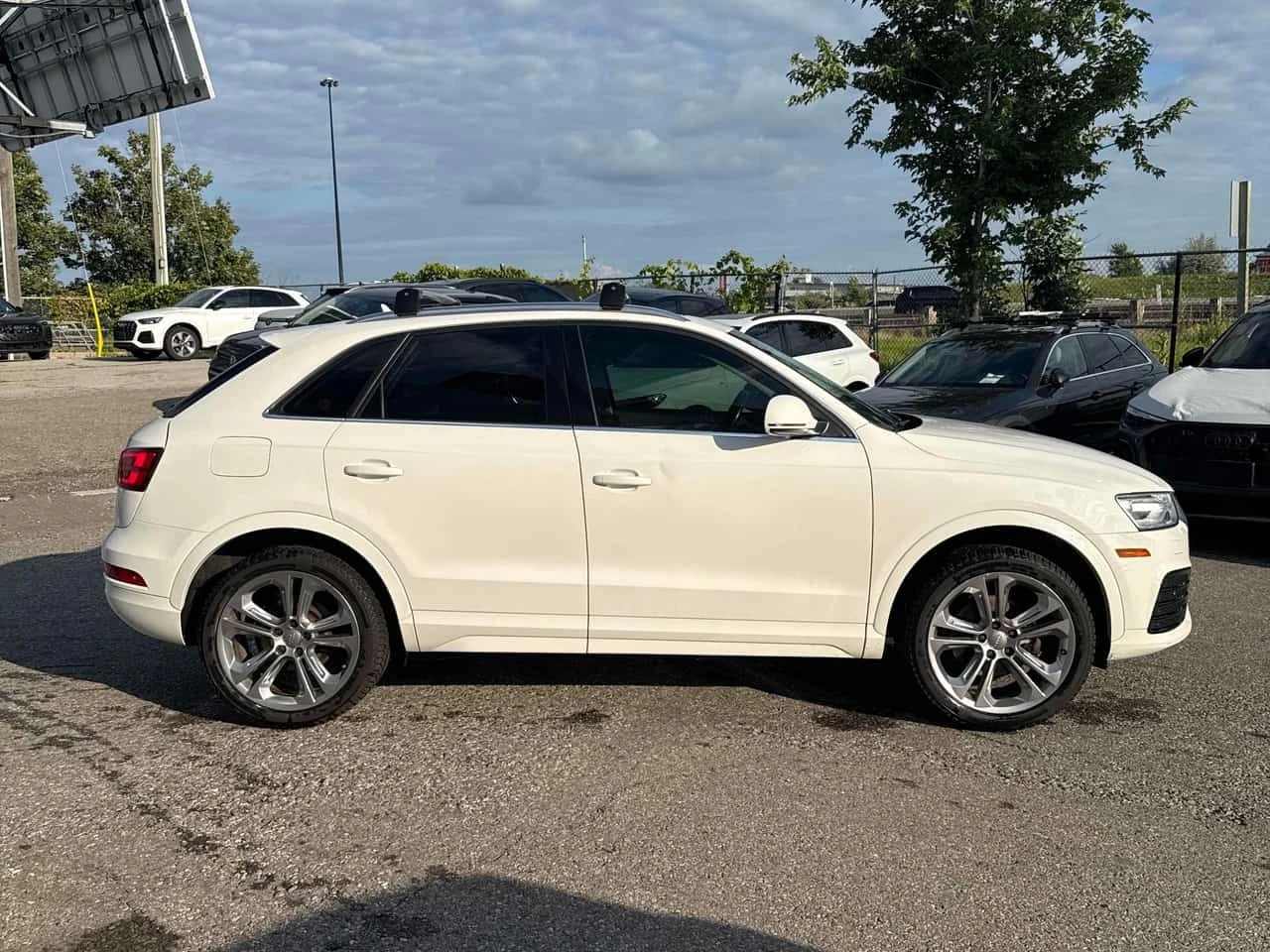 Audi Q3 * Progressiv * CARFAX * БЕЗ ПЪРВОНАЧАЛНА ВНОСКА, снимка 3 - Автомобили и джипове - 56243888