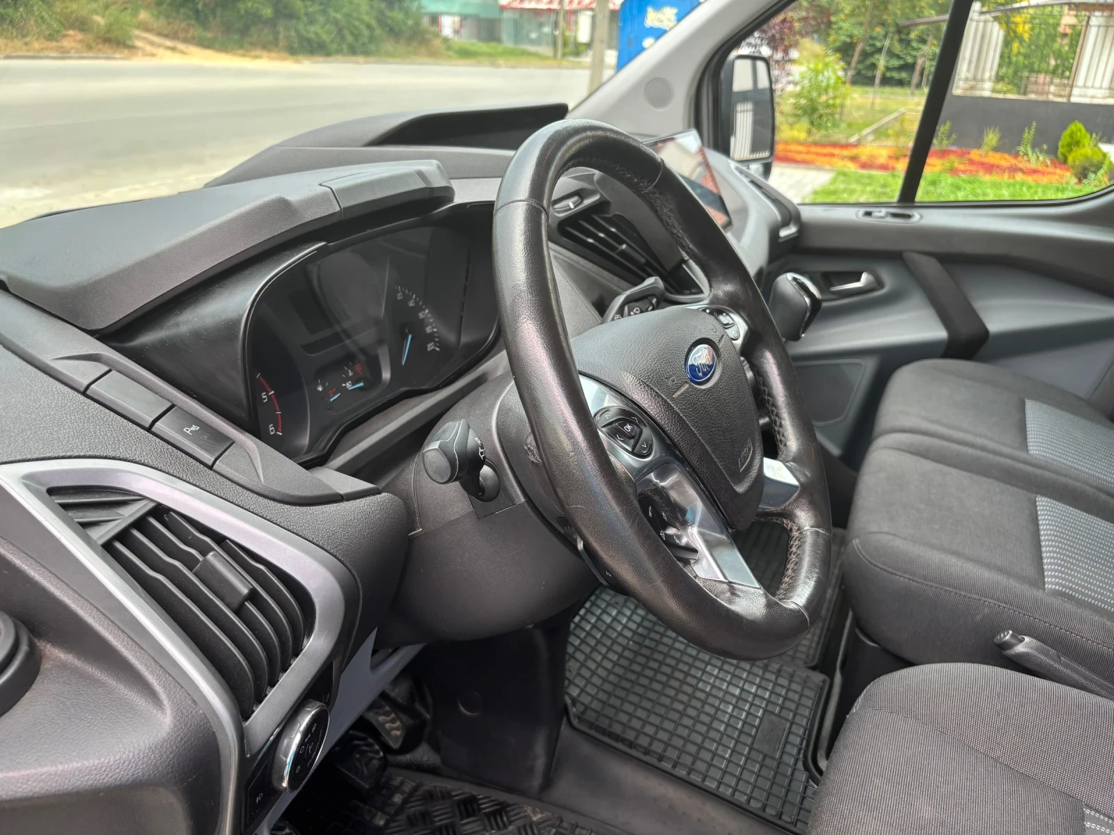 Ford Transit Custom 2.2 TDCI  L2H1-MAXI, снимка 12 - Бусове и автобуси - 55140707
