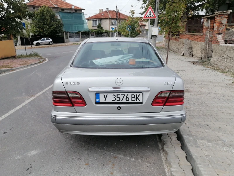 Mercedes-Benz E 320 CDI, снимка 2 - Автомобили и джипове - 47547890