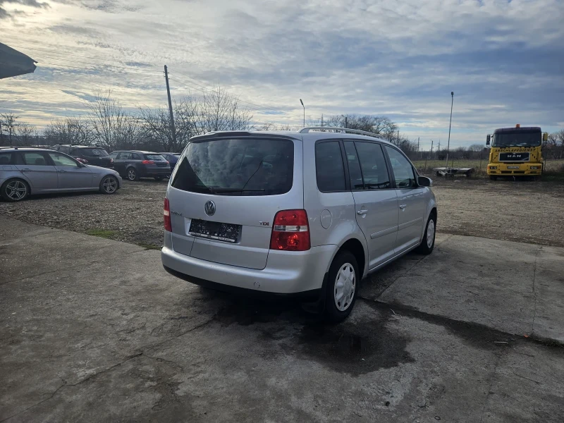 VW Touran 2.0 TDI , снимка 5 - Автомобили и джипове - 48841784