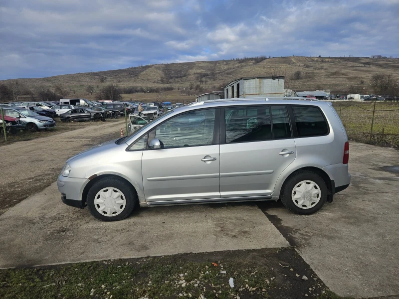 VW Touran 2.0 TDI , снимка 7 - Автомобили и джипове - 48841784