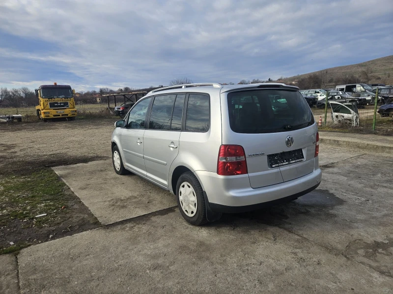 VW Touran 2.0 TDI , снимка 4 - Автомобили и джипове - 48841784