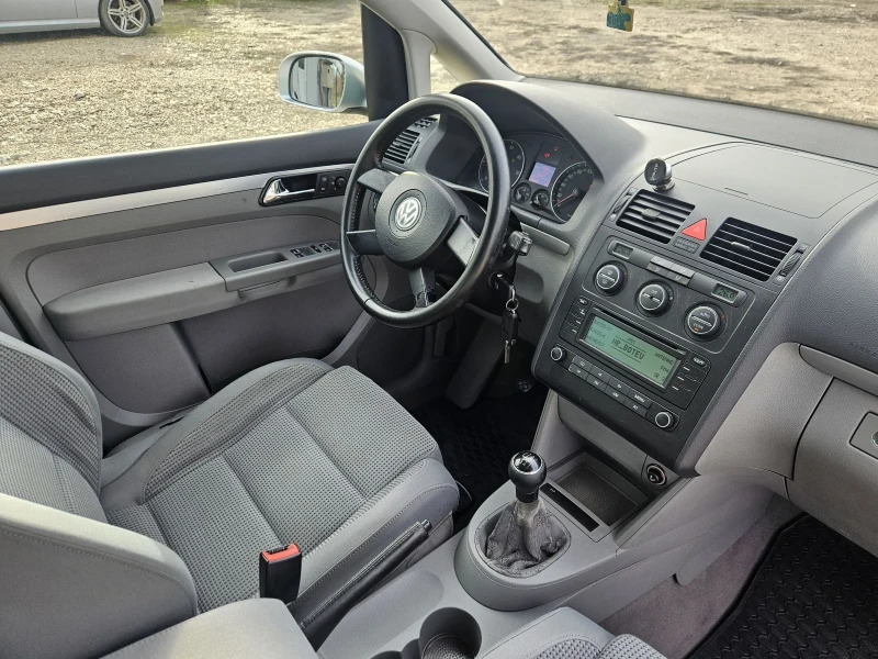 VW Touran 2.0 TDI , снимка 11 - Автомобили и джипове - 48841784