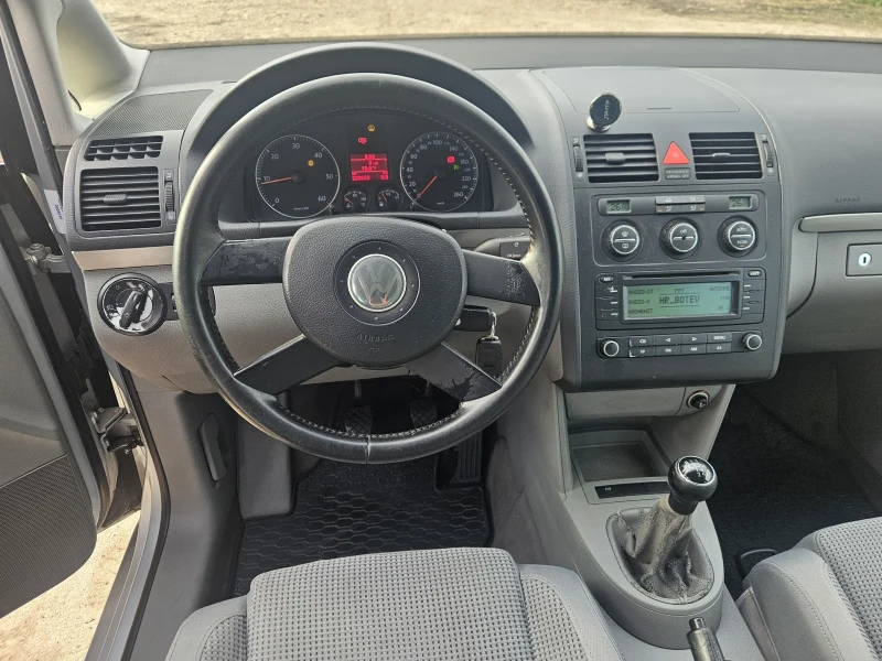 VW Touran 2.0 TDI , снимка 9 - Автомобили и джипове - 48841784