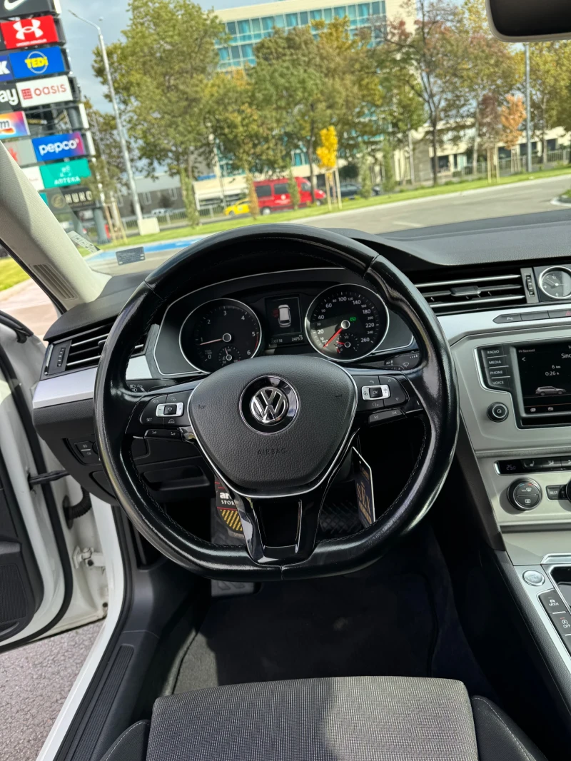 VW Passat 2.0 150 к.с LED DISTRONIC MASAJ, снимка 12 - Автомобили и джипове - 52581161