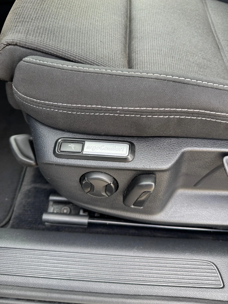 VW Passat 2.0 150 к.с LED DISTRONIC MASAJ, снимка 8 - Автомобили и джипове - 52581161