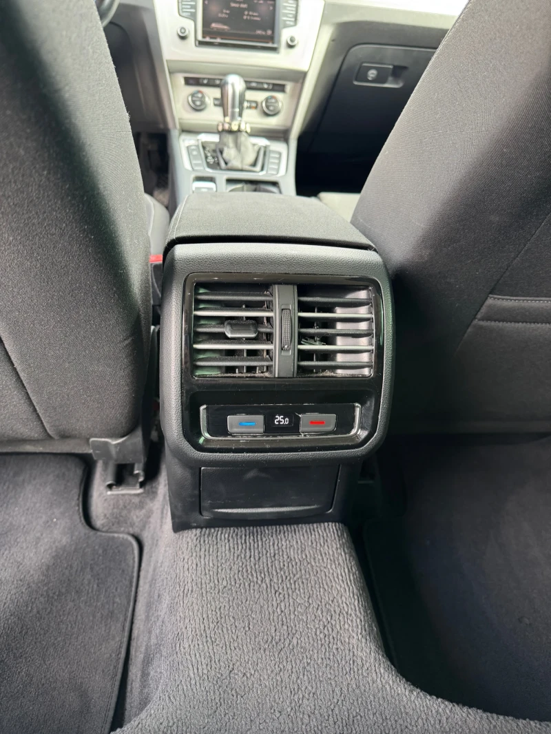 VW Passat 2.0 150 к.с LED DISTRONIC MASAJ, снимка 9 - Автомобили и джипове - 52581161