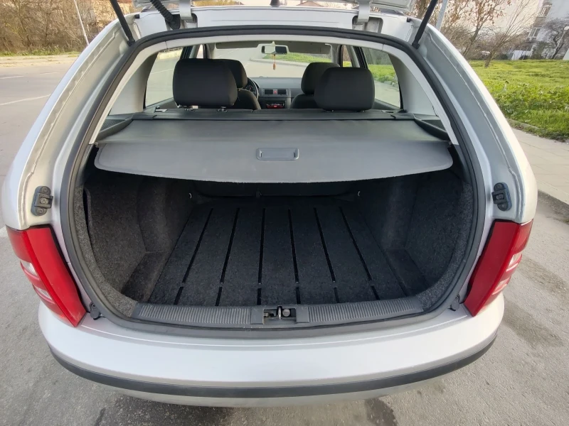 Skoda Fabia 1.4i 16V, снимка 14 - Автомобили и джипове - 52844633