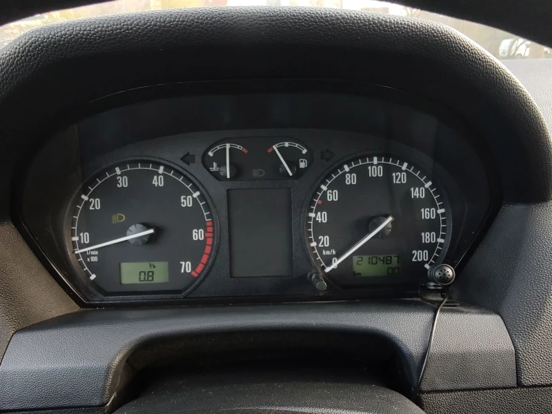 Skoda Fabia 1.4i 16V, снимка 15 - Автомобили и джипове - 52844633