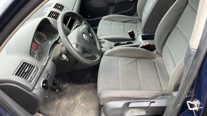 VW Golf 1.9TDi, снимка 6 - Автомобили и джипове - 53201391