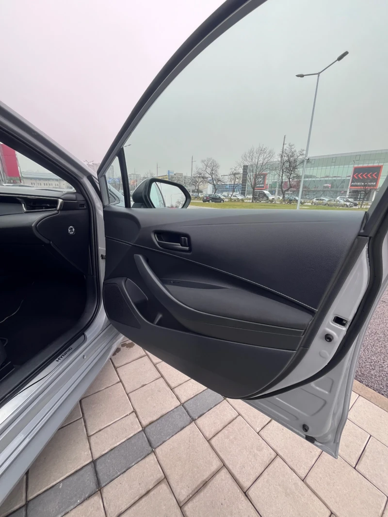 Toyota Corolla 1.8 HIBRYD 122 КС ГАРАНЦИЯ , снимка 13 - Автомобили и джипове - 53206017