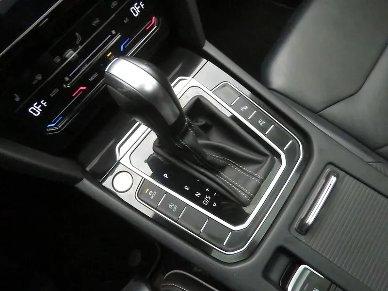 VW Arteon 2.0 Tdi R-Line 4Motion, снимка 11 - Автомобили и джипове - 55785404