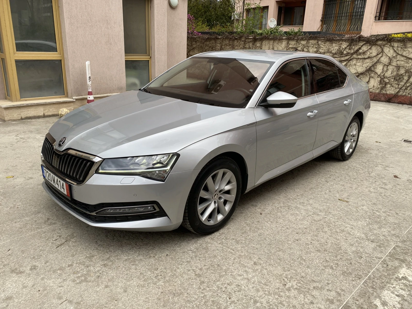 Skoda Superb 2.0TDI/DSG/150кс./Style+ /Distronic/LED lights , снимка 1