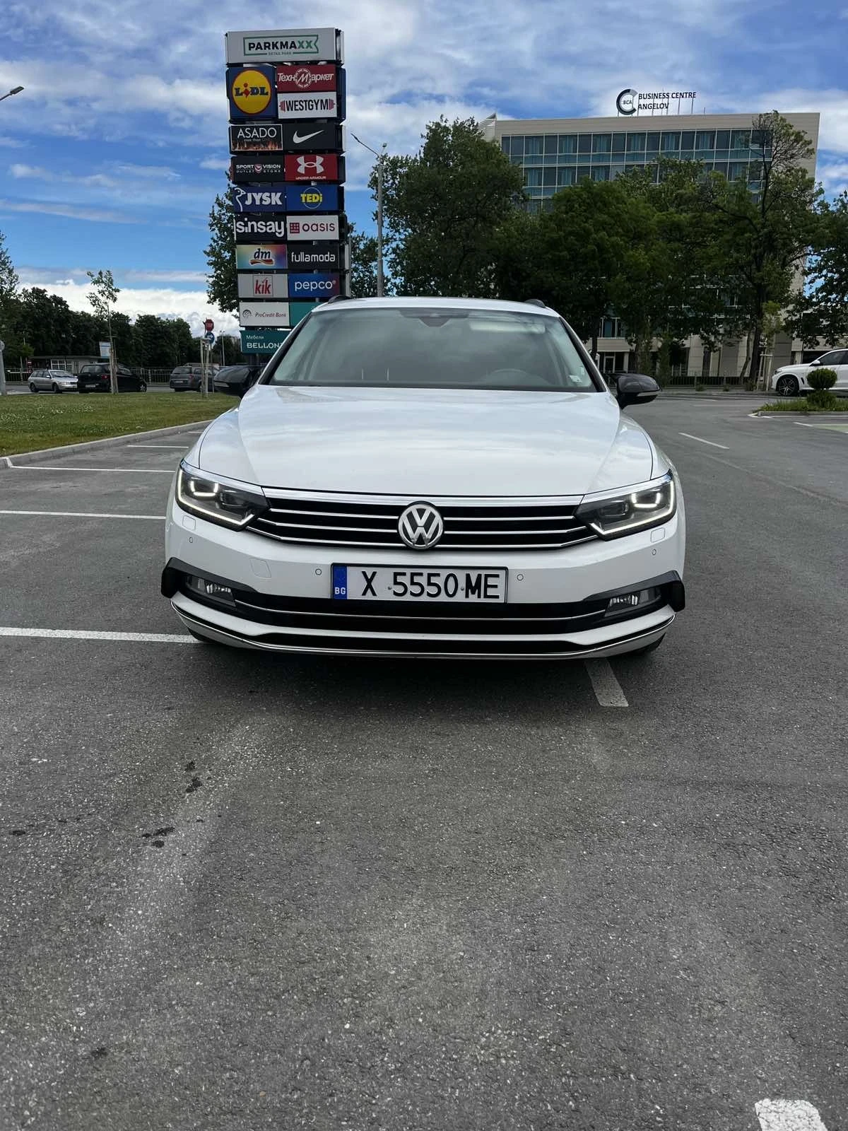 VW Passat 2.0 150 к.с Лед Дистроник Масаж Лизинг, снимка 11 - Автомобили и джипове - 53921996