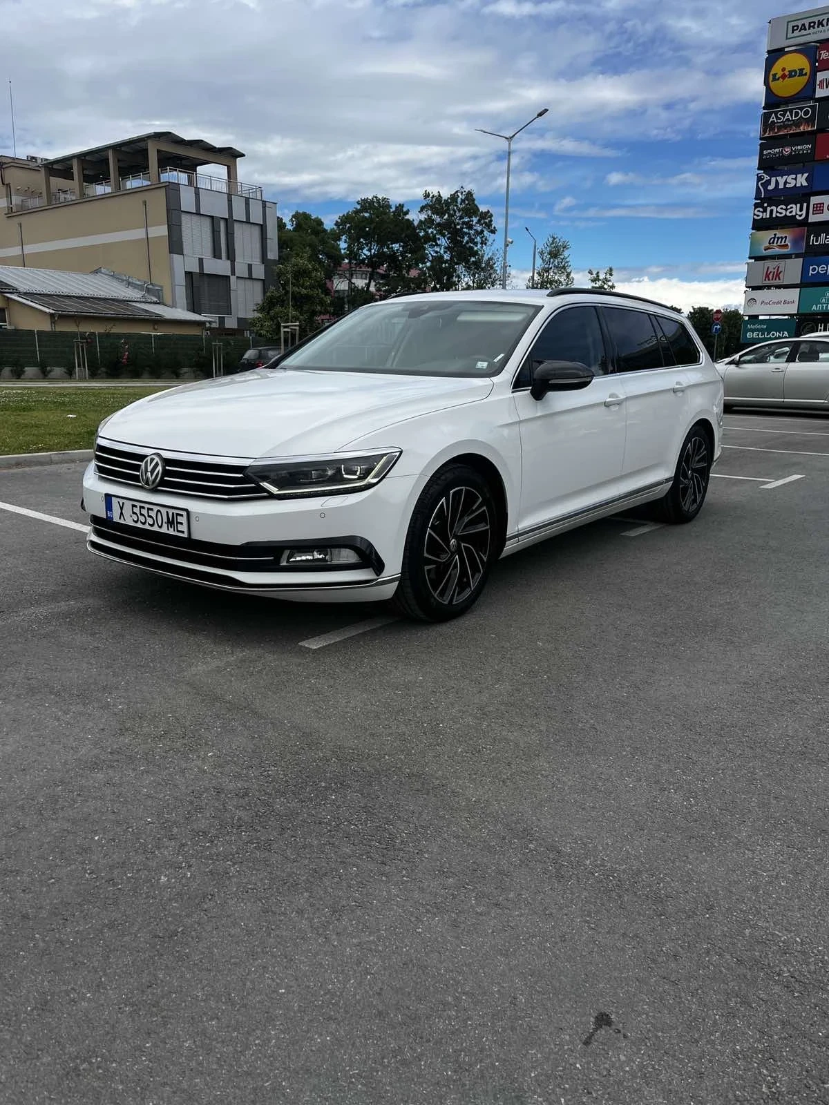 VW Passat 2.0 150 к.с Лед Дистроник Масаж Лизинг, снимка 12 - Автомобили и джипове - 53921996