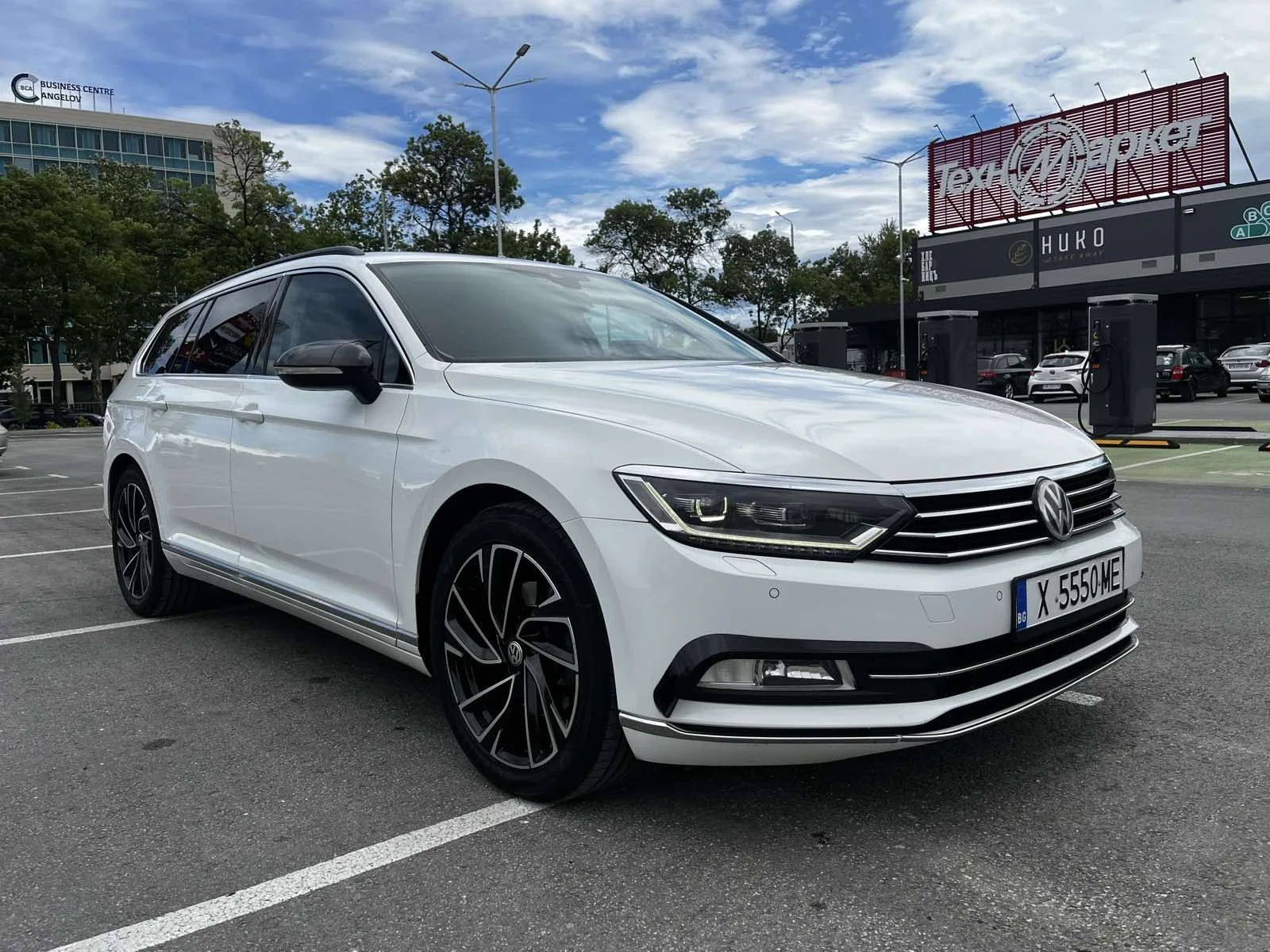 VW Passat 2.0 150 к.с Лед Дистроник Масаж Лизинг, снимка 13 - Автомобили и джипове - 53921996