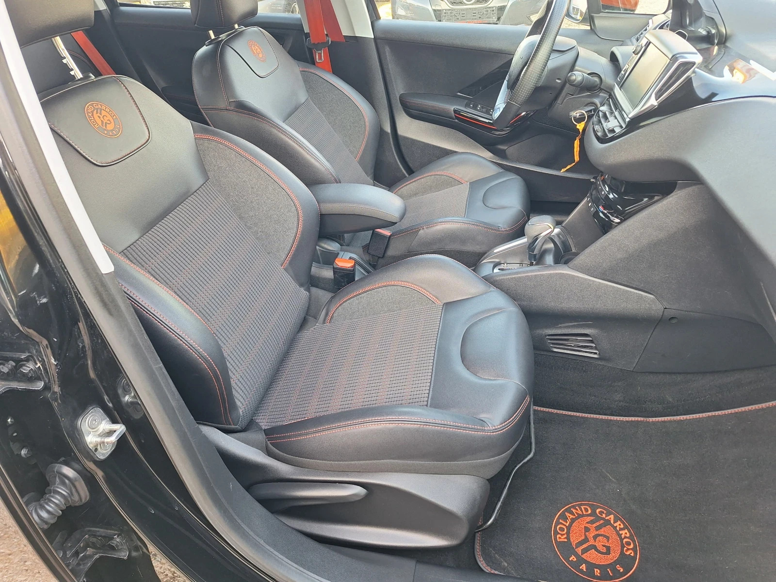 Peugeot 208 1.2 i | Mobile.bg — изображение 12