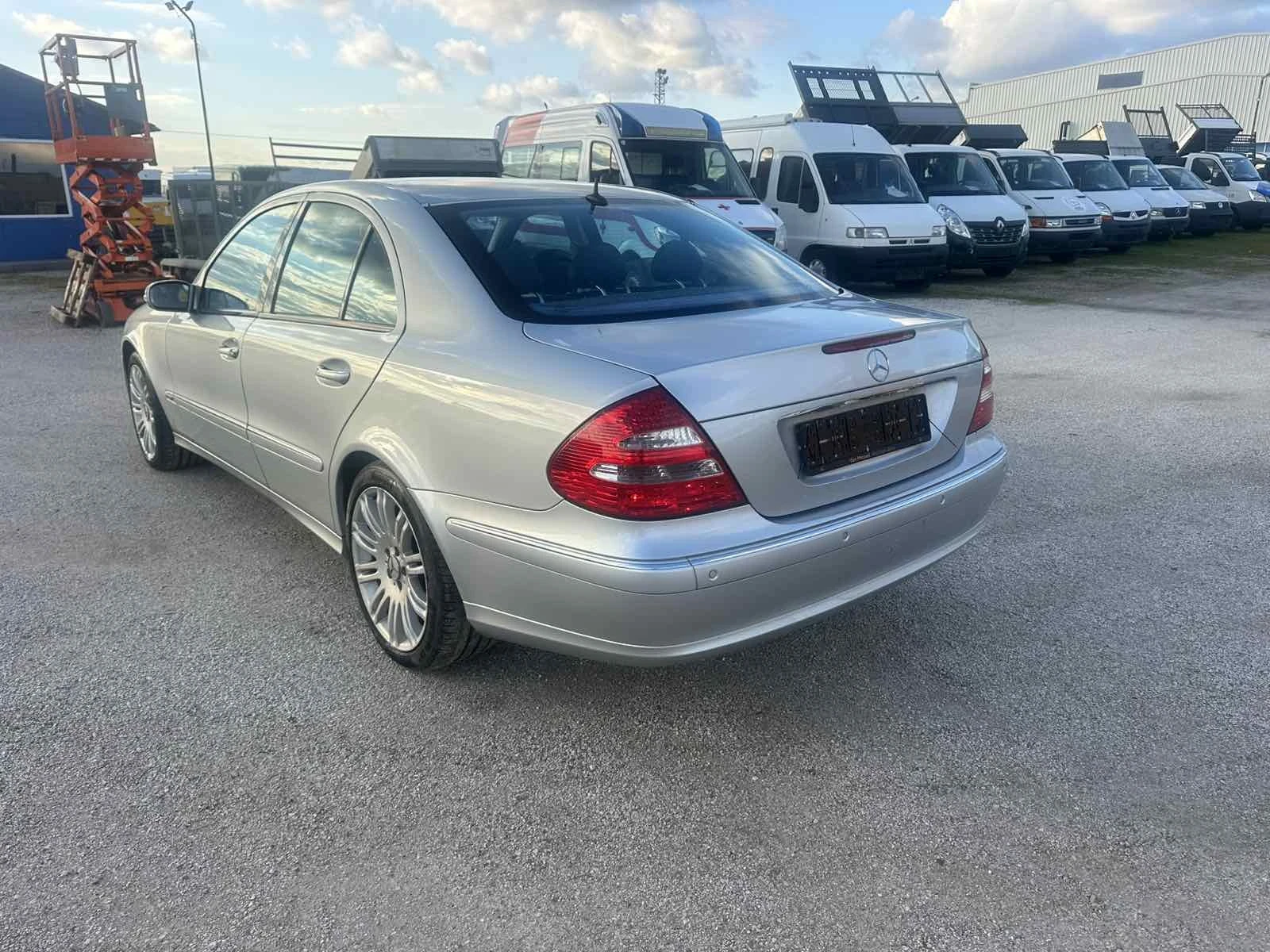 Mercedes-Benz E 320  - изображение 3