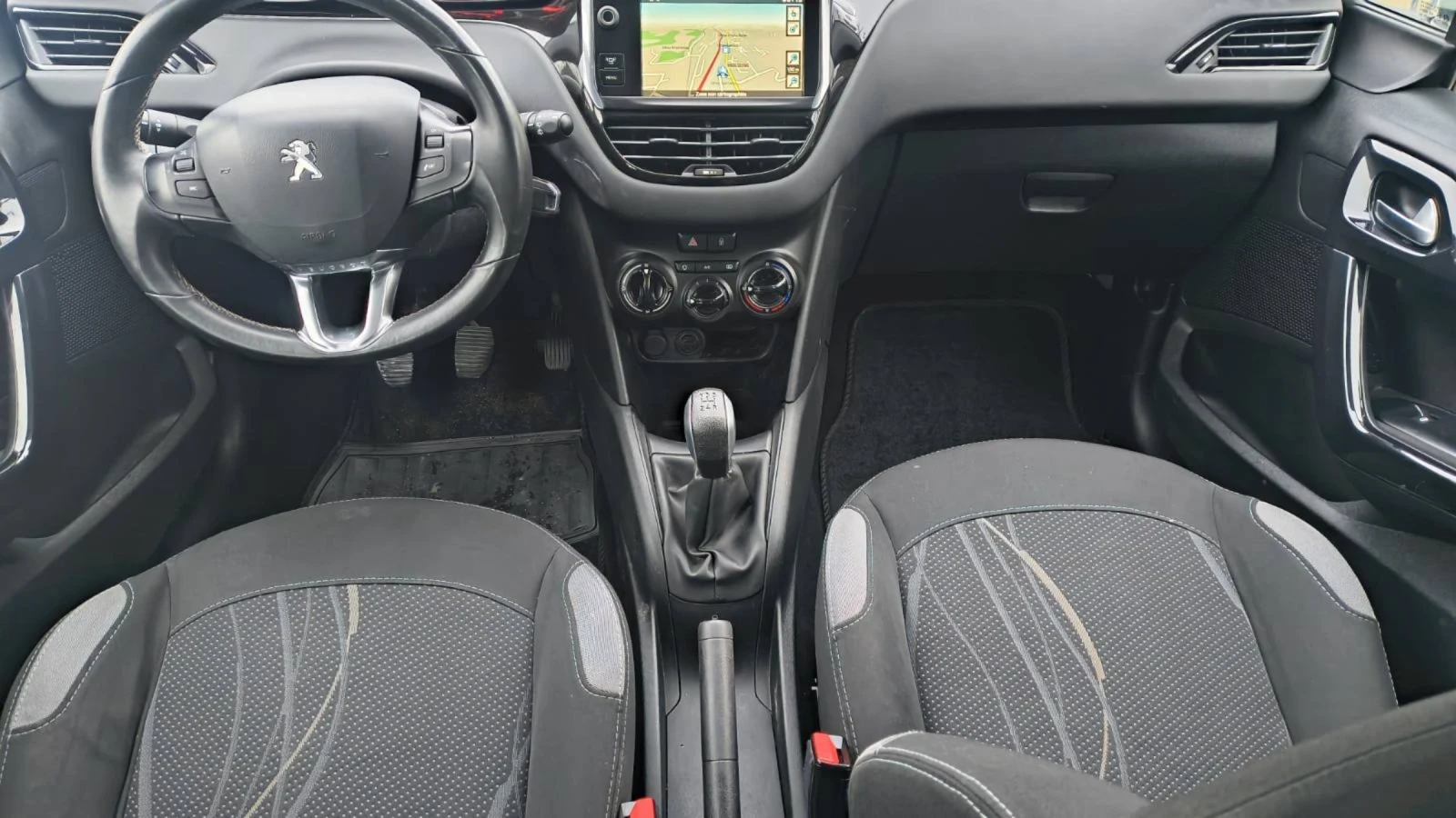 Peugeot 208 1.6 HDI NAVI , снимка 10 - Автомобили и джипове - 53771532