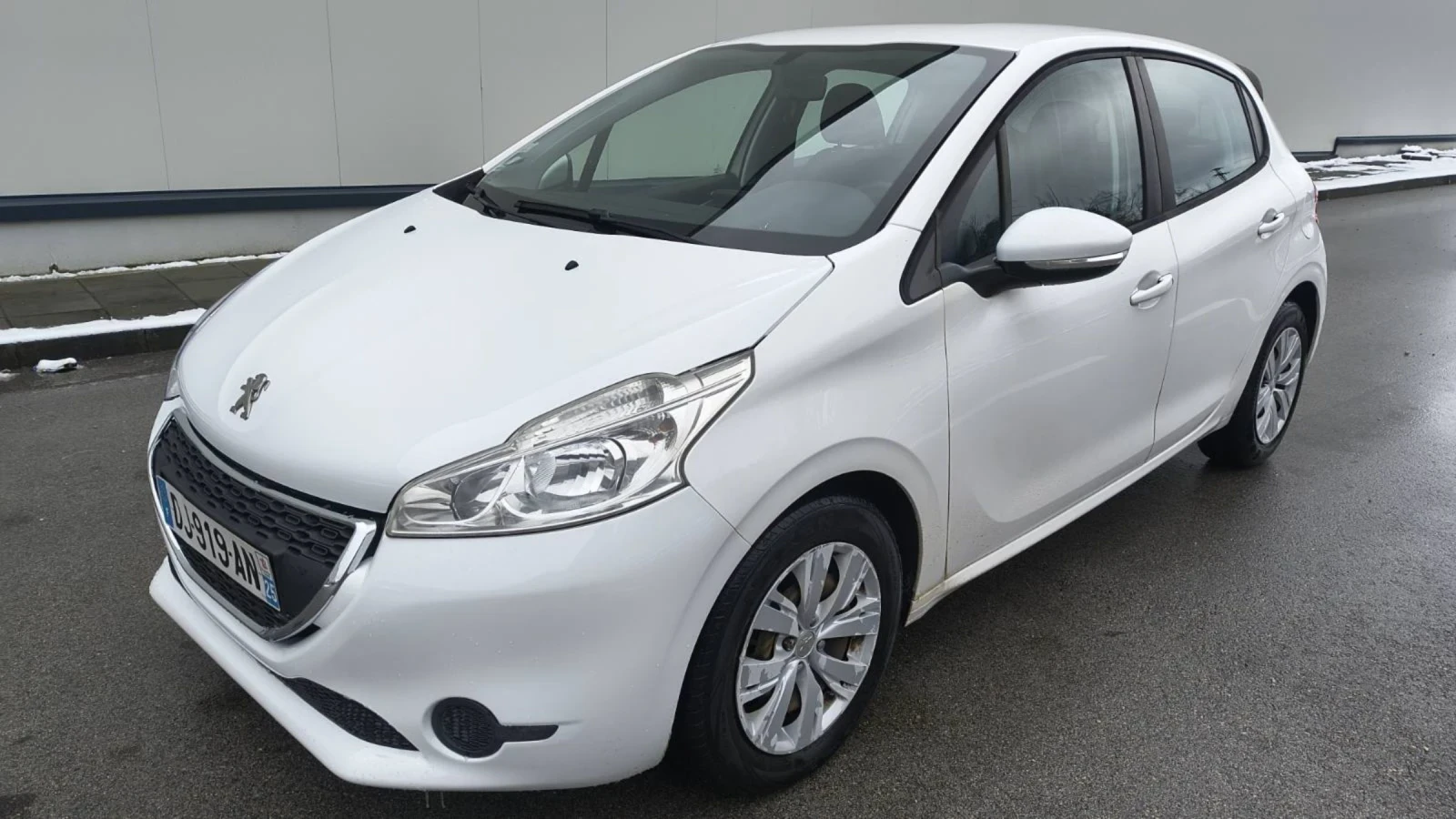 Peugeot 208 1.6 HDI NAVI , снимка 2 - Автомобили и джипове - 53771532